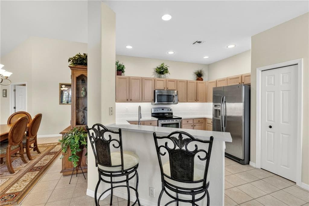 9231 Bayberry BEND # 203, FORT MYERS FL 33908-21