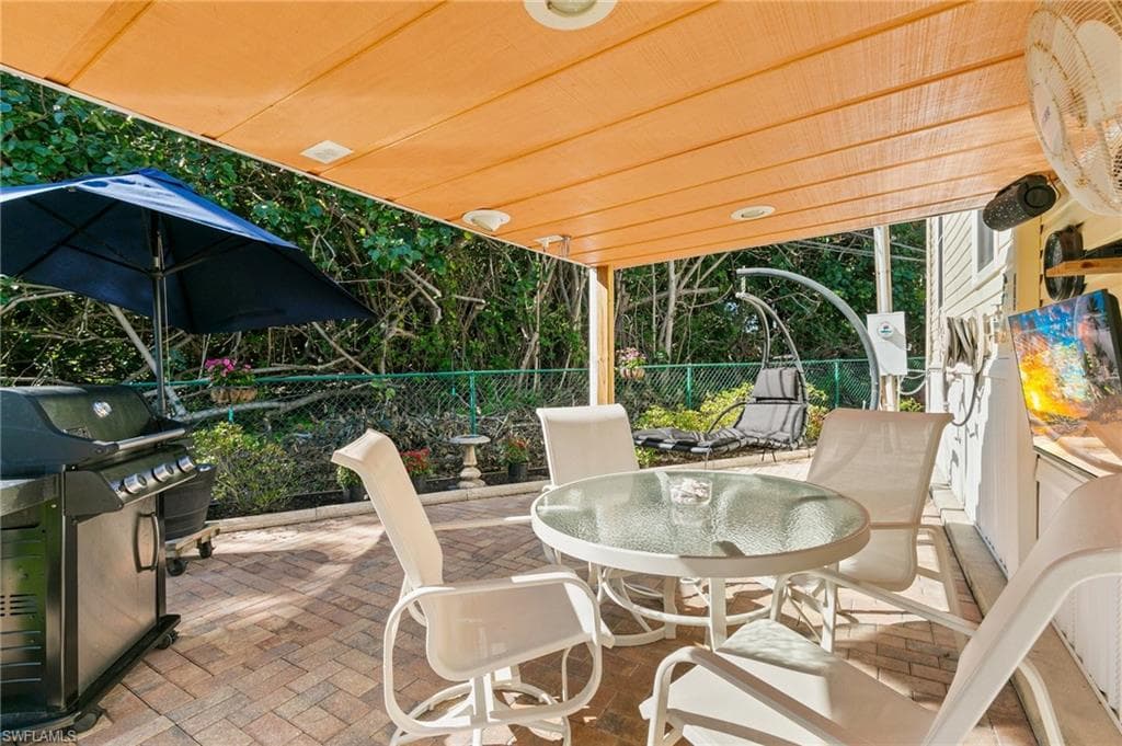 20670 River DR, ESTERO FL 33928-18