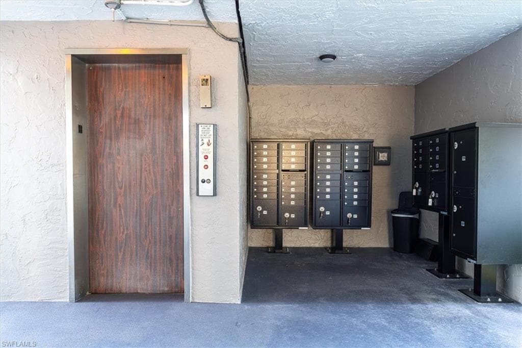 5515 Rattlesnake Hamm RD # 301, NAPLES FL 34113-22