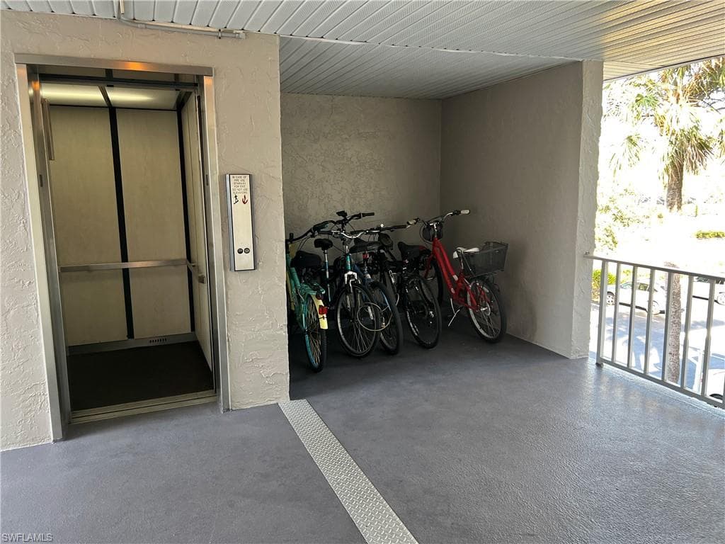 5515 Rattlesnake Hamm RD # 301, NAPLES FL 34113-21