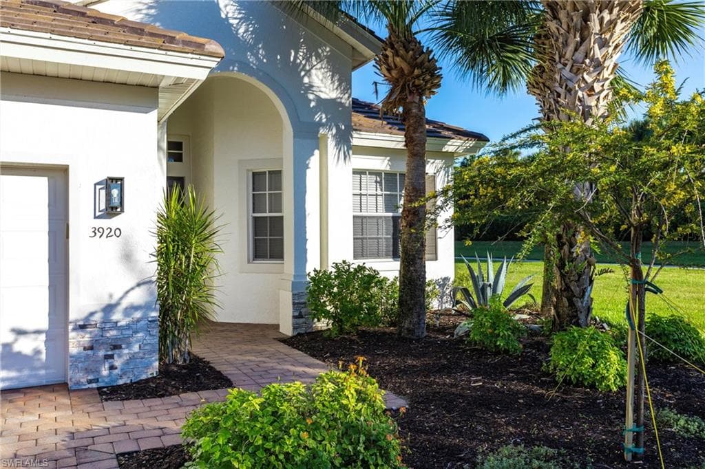 3920 Lakeview Isle CT, FORT MYERS FL 33905-2
