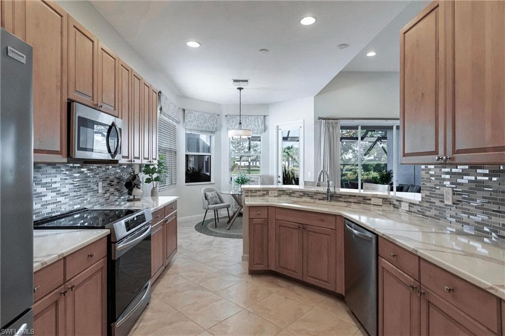 3920 Lakeview Isle CT, FORT MYERS FL 33905-9