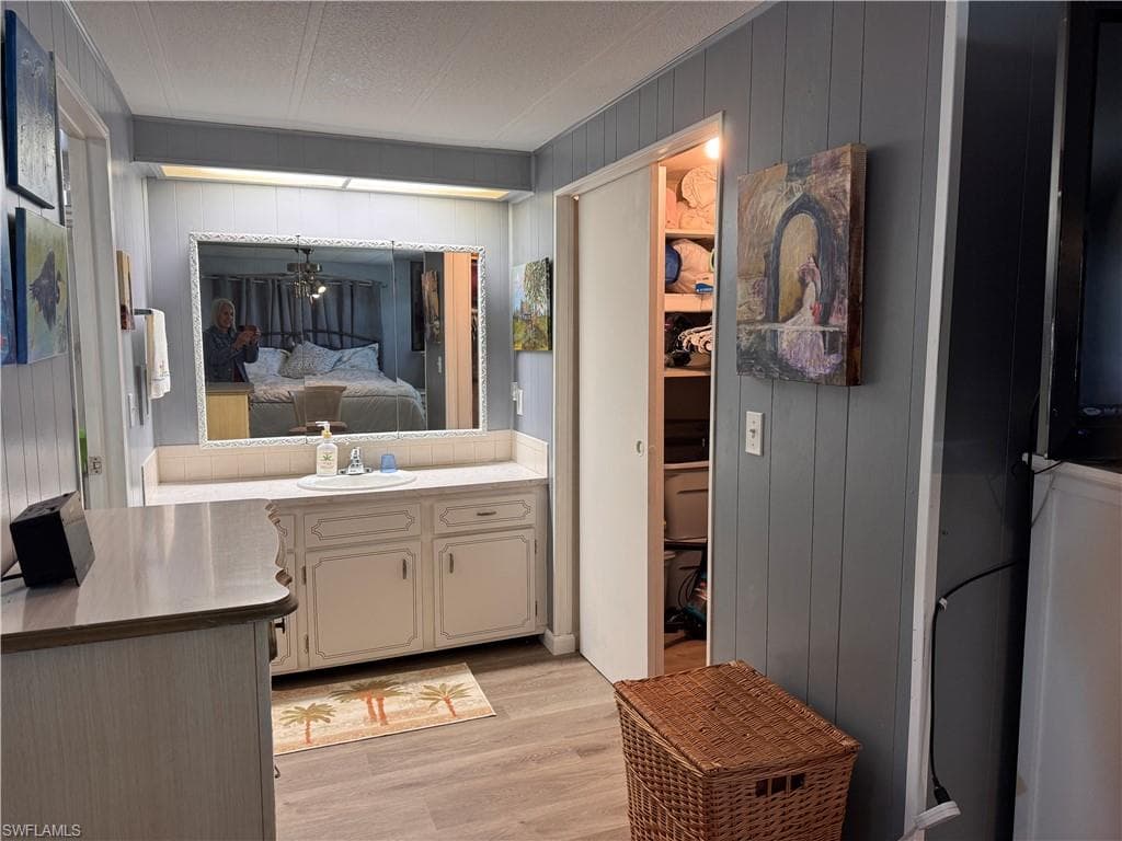 264 Shoreland DR, FORT MYERS FL 33905-22