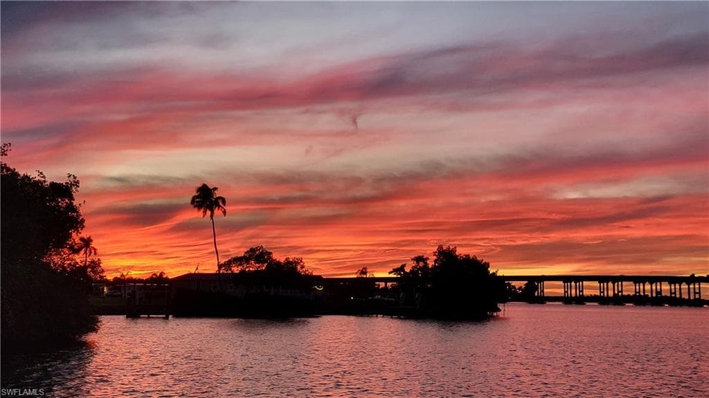 264 Shoreland DR, FORT MYERS FL 33905-26