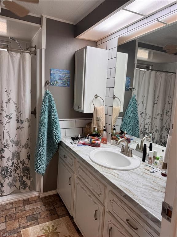 264 Shoreland DR, FORT MYERS FL 33905-15