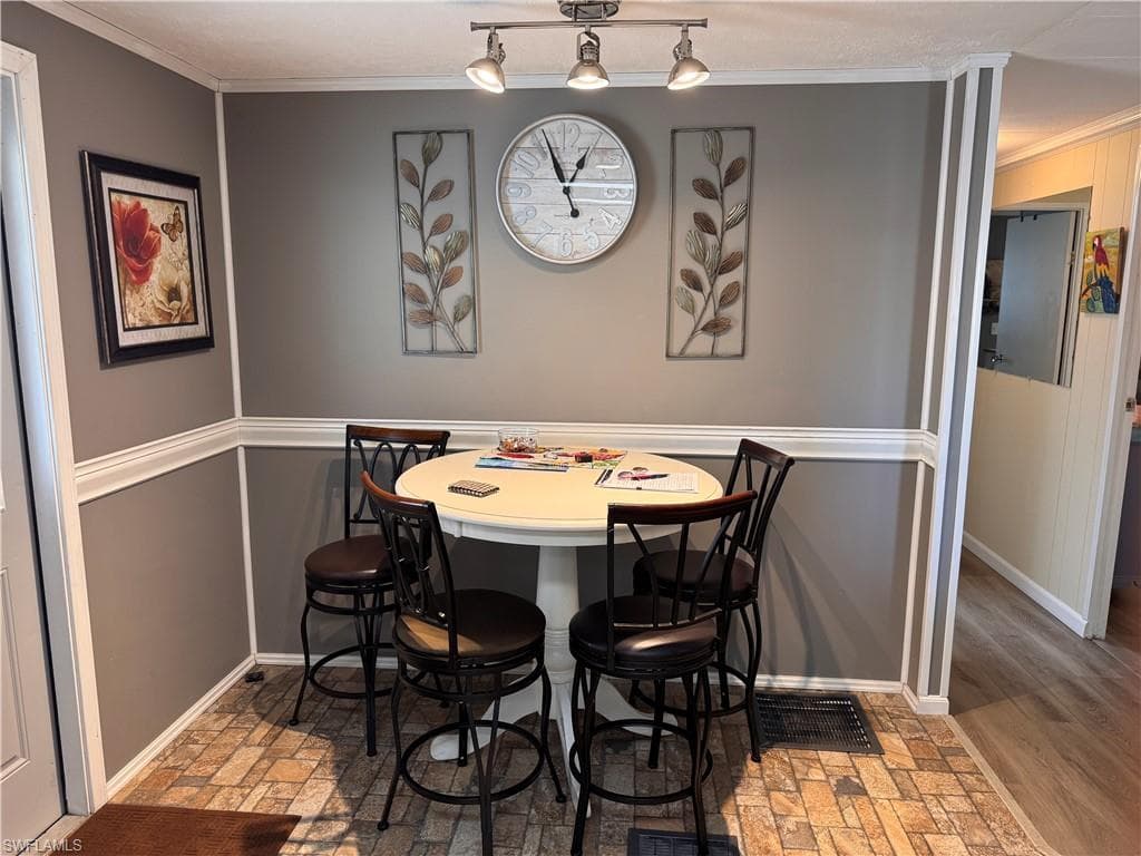 264 Shoreland DR, FORT MYERS FL 33905-6