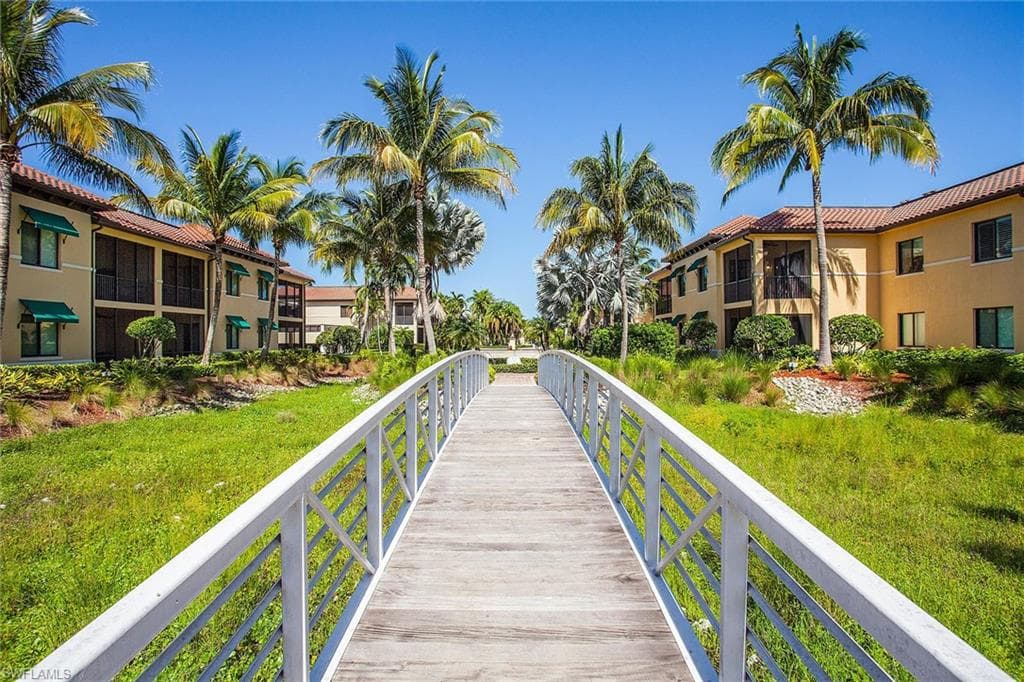 985 Sandpiper ST # I201, NAPLES FL 34102-44