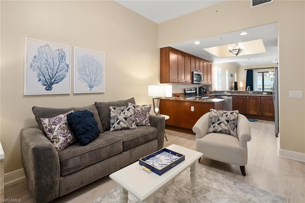 985 Sandpiper ST # I201, NAPLES FL 34102-18