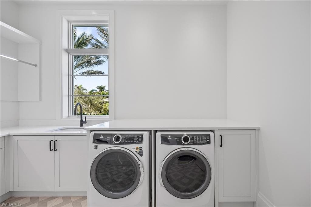 3277 Gordon DR, NAPLES FL 34102-32