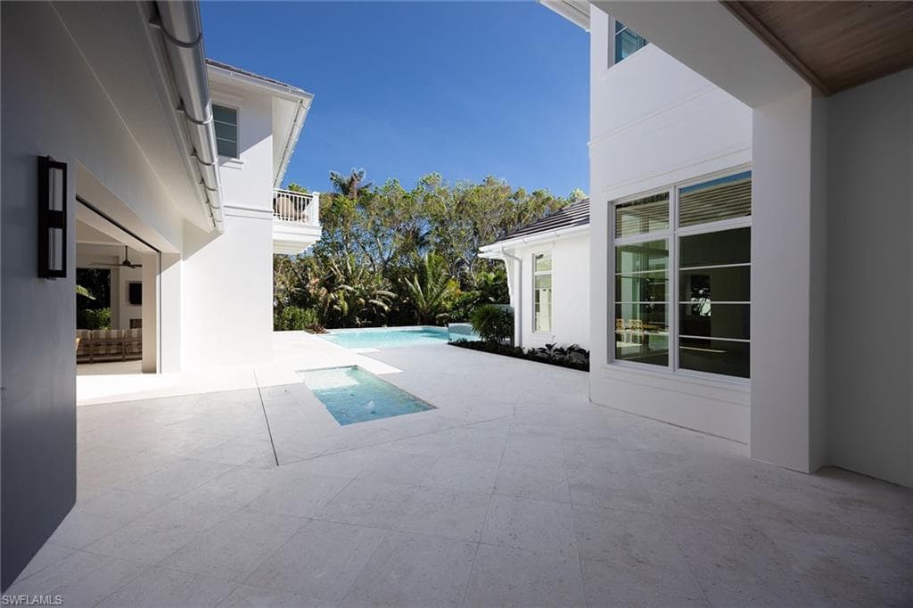 3277 Gordon DR, NAPLES FL 34102-39