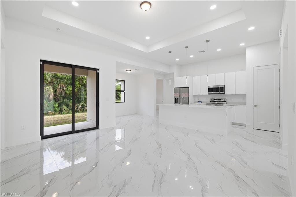 1436 Graham CIR-7