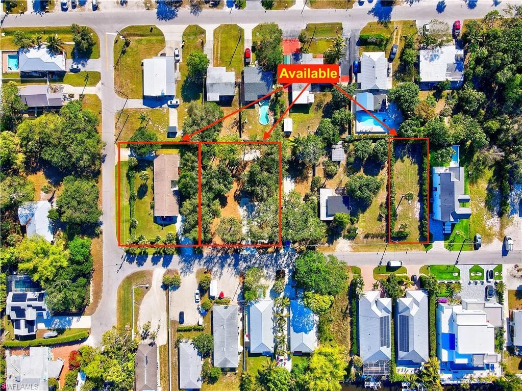 3054 Coco AVE, NAPLES FL 34112-11