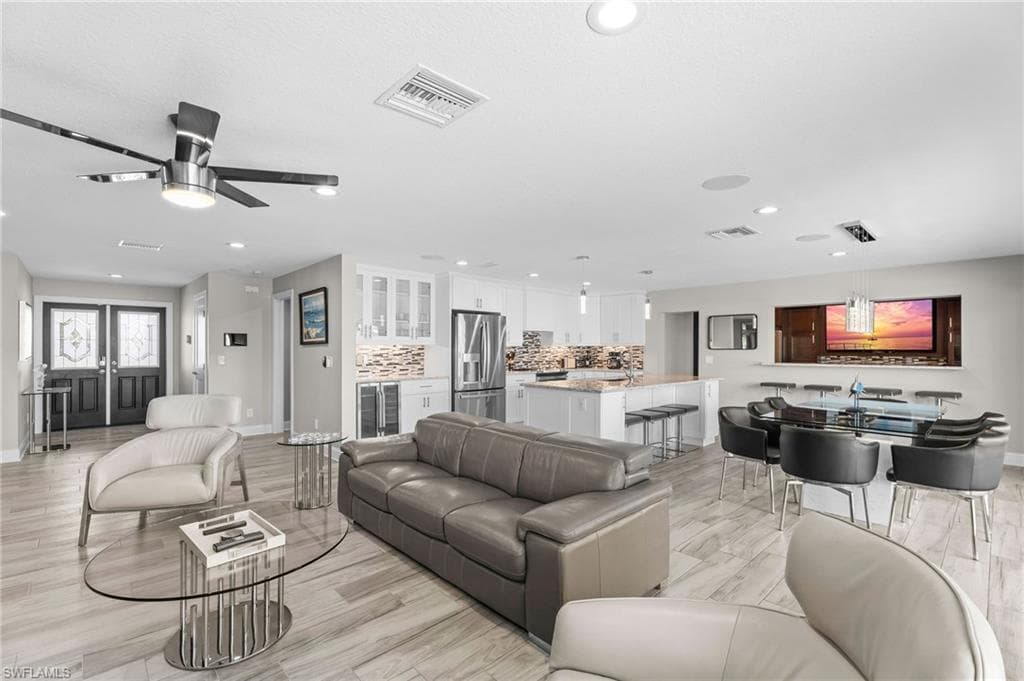 18404 Cutlass DR, FORT MYERS BEACH FL 33931-7