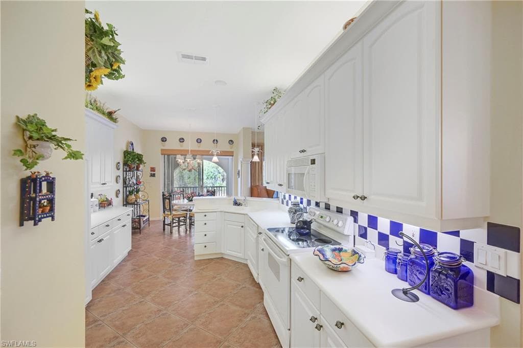 10801 Crooked River RD # 203, ESTERO FL 34135-4