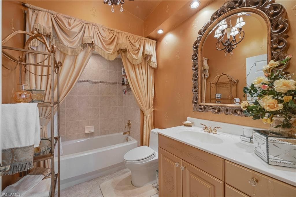 10801 Crooked River RD # 203, ESTERO FL 34135-29