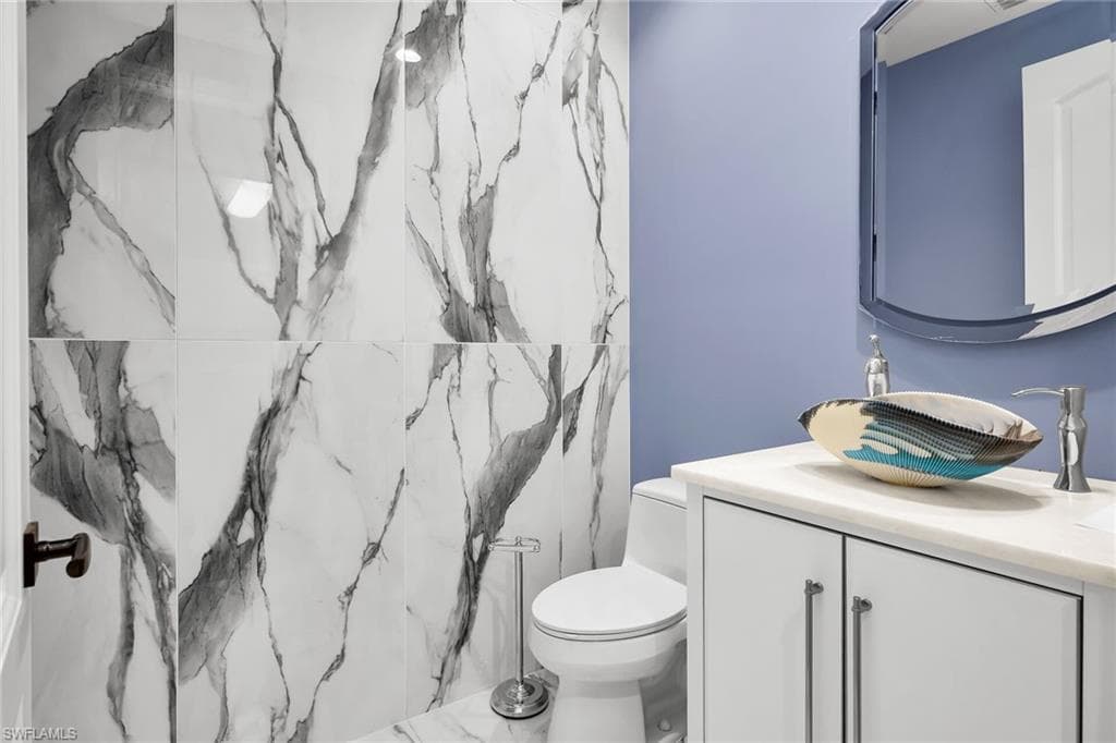 1050 Borghese LN 2105-30