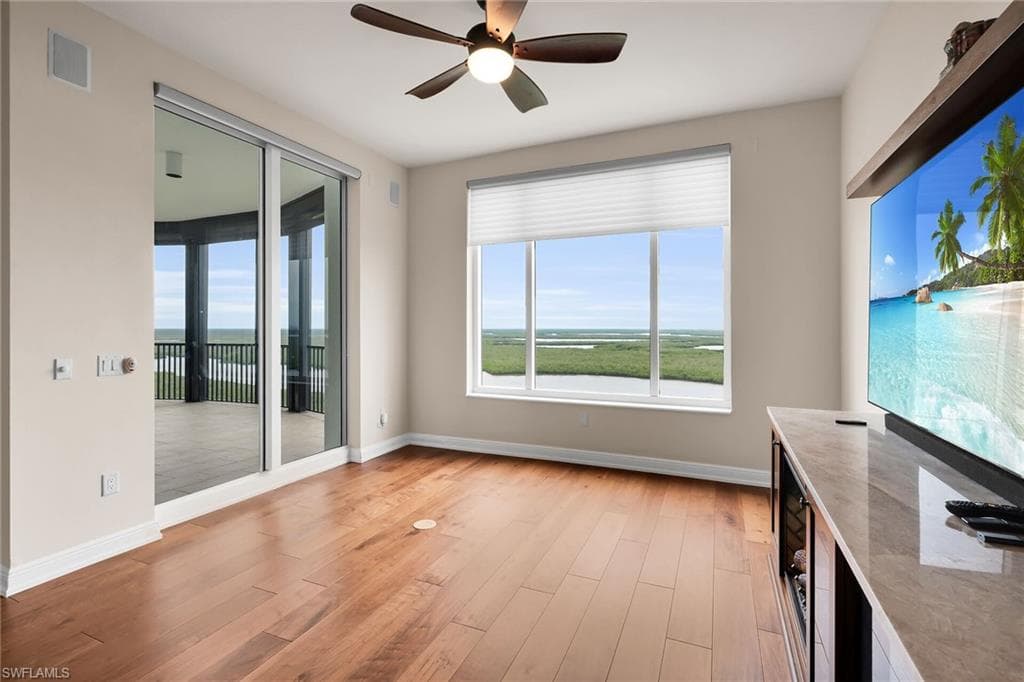 1050 Borghese LN 2105-11