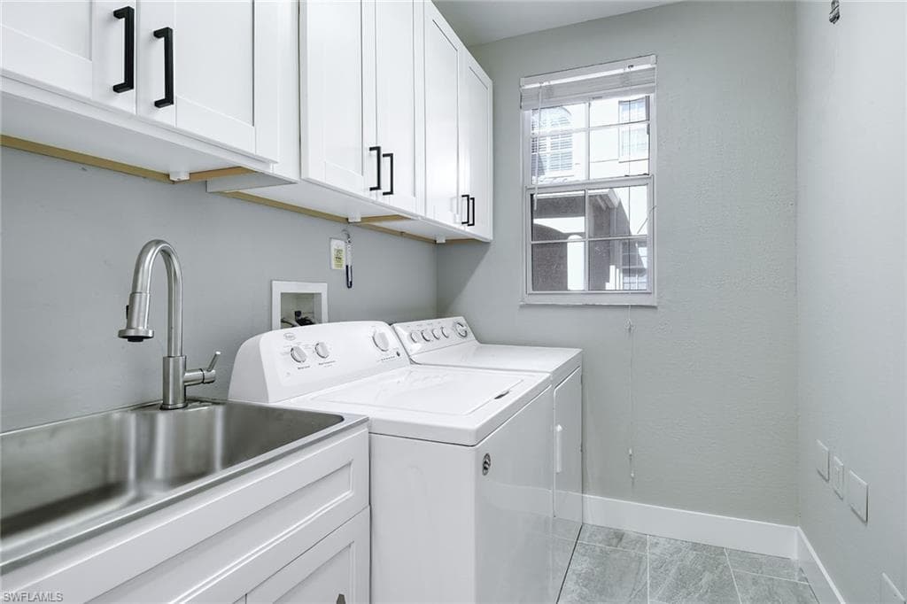 825 Regency Reserve CIR # 3701, NAPLES FL 34119-24