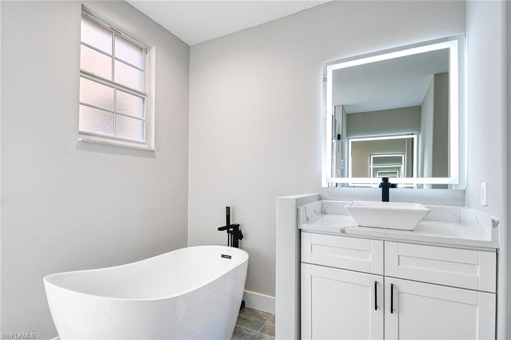 825 Regency Reserve CIR # 3701, NAPLES FL 34119-20