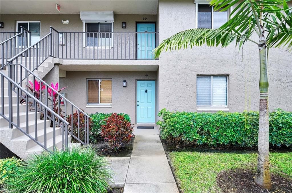 5695 Rattlesnake Hammock RD # B104, NAPLES FL 34113-1