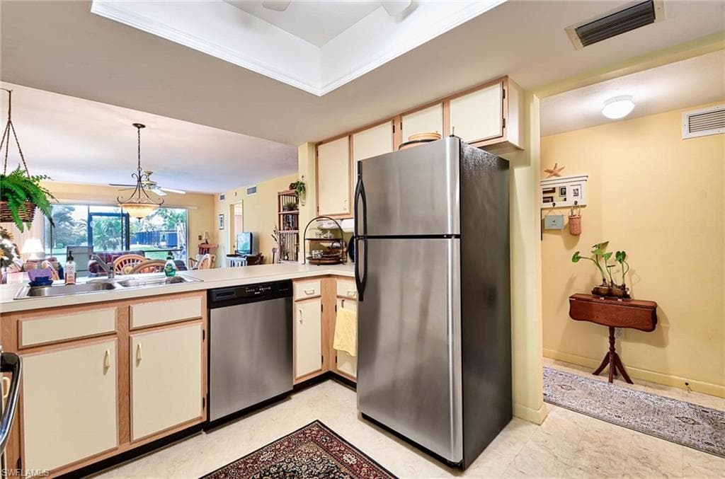 5695 Rattlesnake Hammock RD # B104, NAPLES FL 34113-8