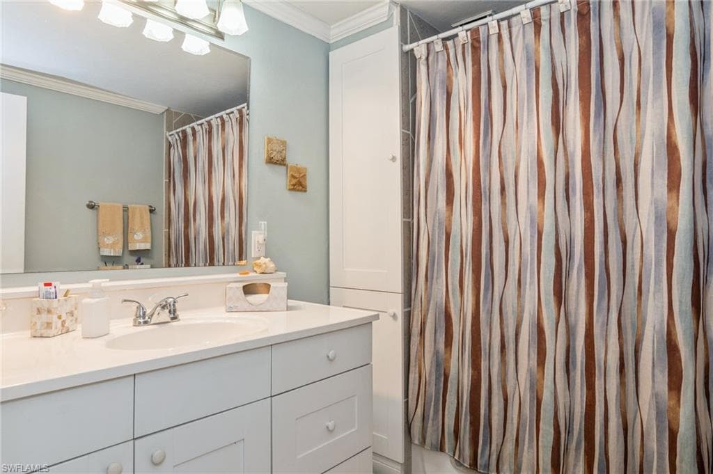 204 Grosbeak LN, NAPLES FL 34114-12