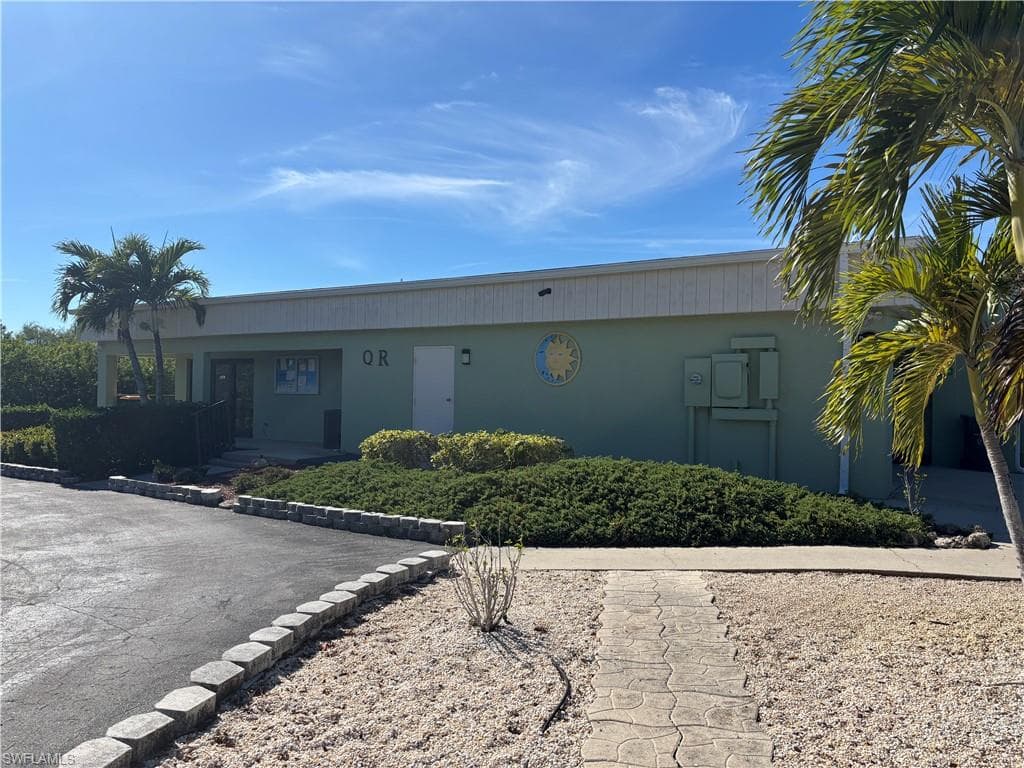 204 Grosbeak LN, NAPLES FL 34114-19