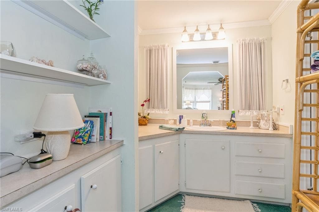 204 Grosbeak LN, NAPLES FL 34114-10