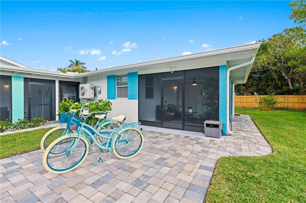 2132 Palm ST, NAPLES FL 34112-1