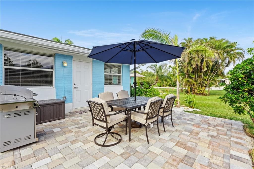 2132 Palm ST, NAPLES FL 34112-25