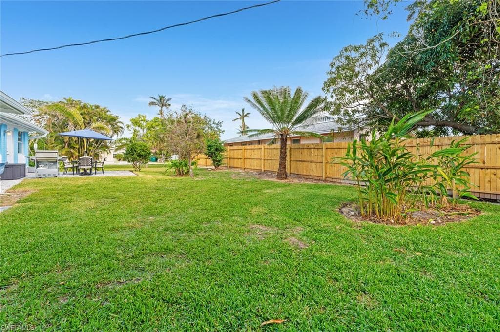2132 Palm ST, NAPLES FL 34112-31