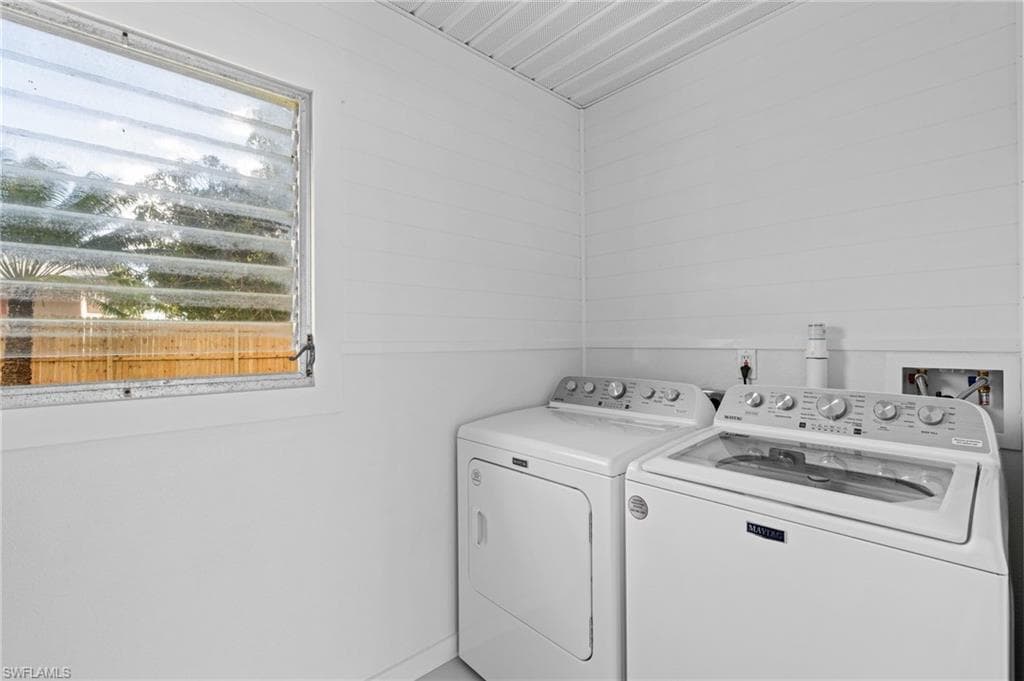 2132 Palm ST, NAPLES FL 34112-17