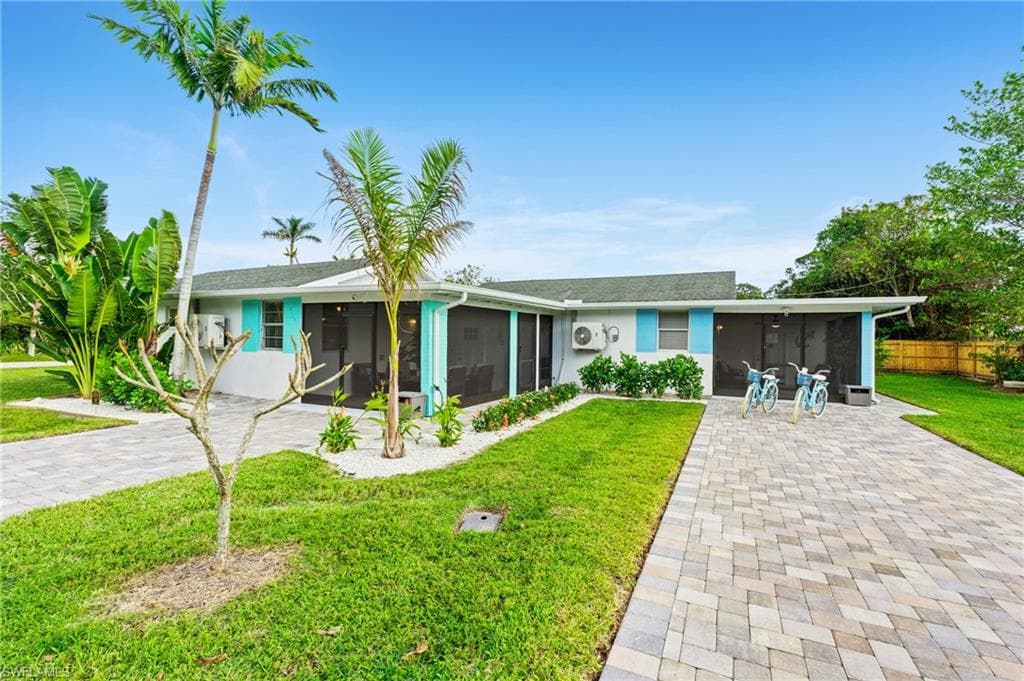 2132 Palm ST, NAPLES FL 34112-30