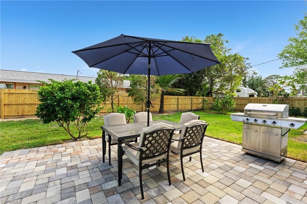 2132 Palm ST, NAPLES FL 34112-24