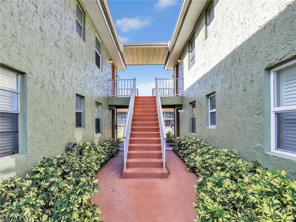 1400 Pompei LN # 52, NAPLES FL 34103-1