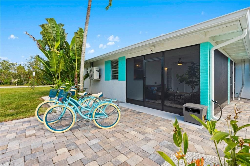 2134 Palm ST, NAPLES FL 34119-1