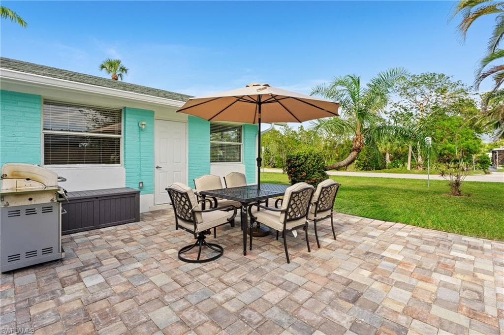 2134 Palm ST, NAPLES FL 34119-19