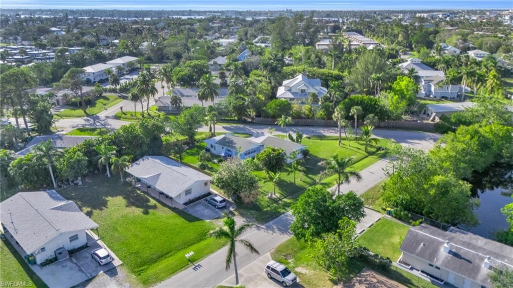 2134 Palm ST, NAPLES FL 34119-32