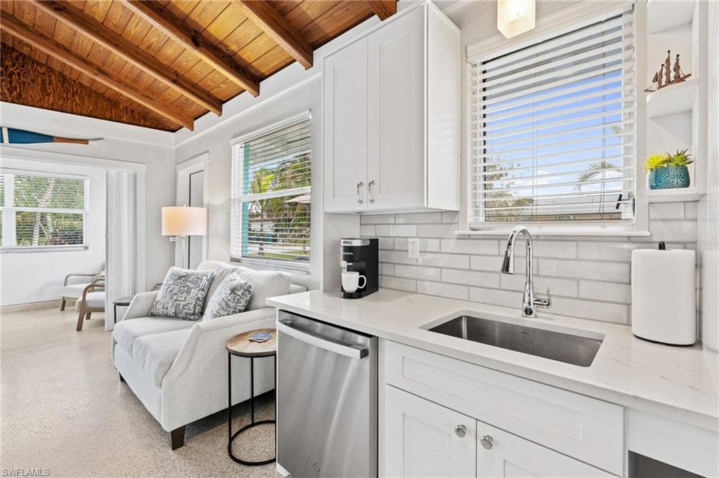 2134 Palm ST, NAPLES FL 34119-10