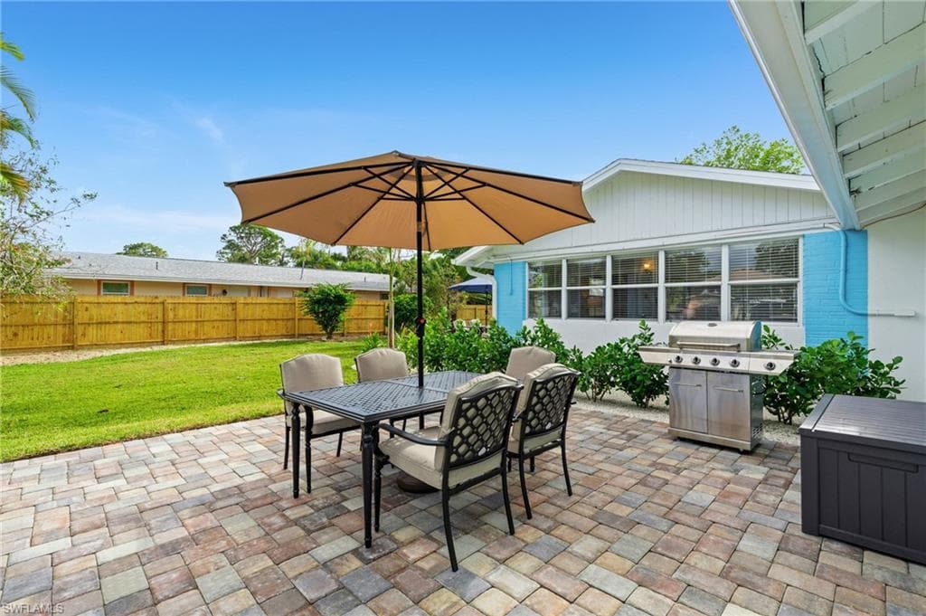 2134 Palm ST, NAPLES FL 34119-20