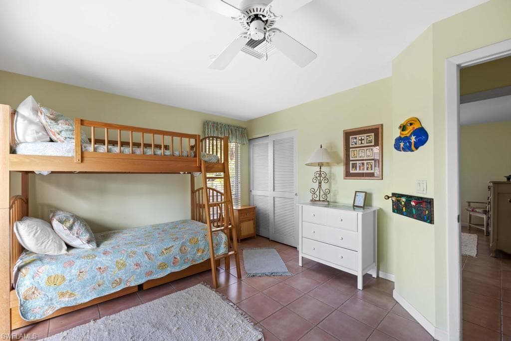 702 Pyrula AVE, SANIBEL FL 33957-22