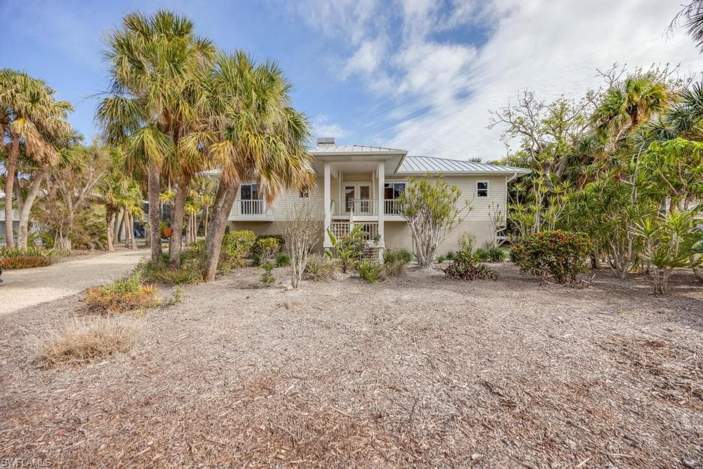 702 Pyrula AVE, SANIBEL FL 33957-5
