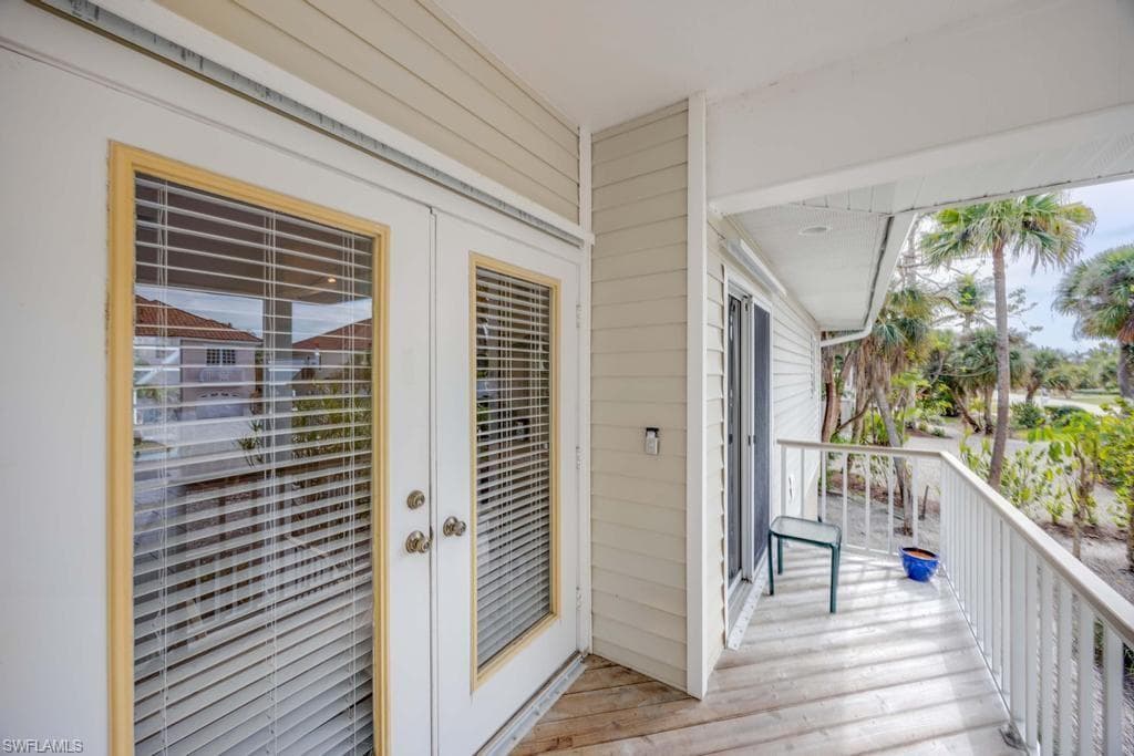 702 Pyrula AVE, SANIBEL FL 33957-6