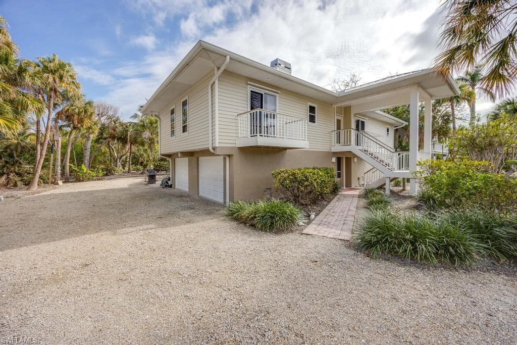 702 Pyrula AVE, SANIBEL FL 33957-2