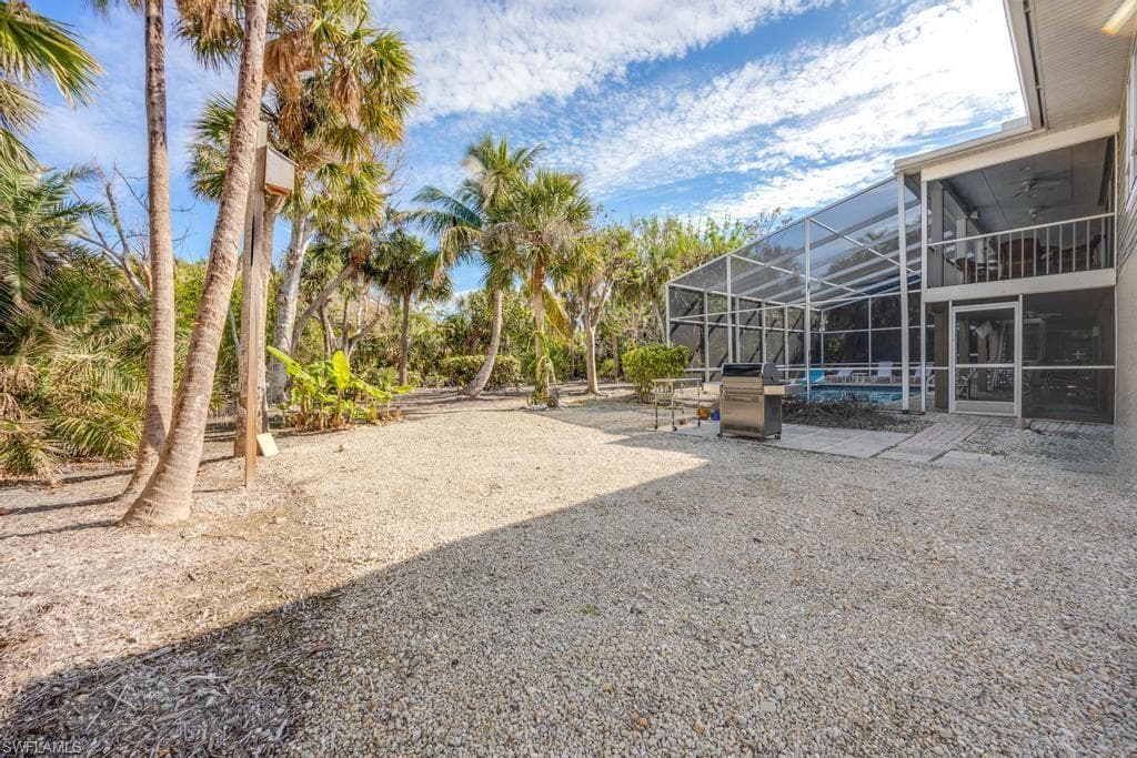 702 Pyrula AVE, SANIBEL FL 33957-35
