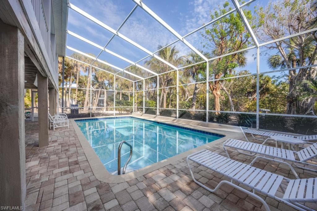 702 Pyrula AVE, SANIBEL FL 33957-31