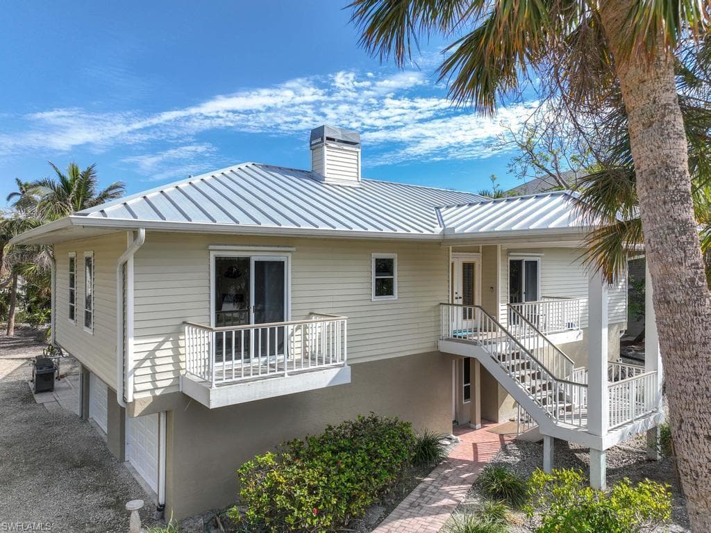 702 Pyrula AVE, SANIBEL FL 33957-4