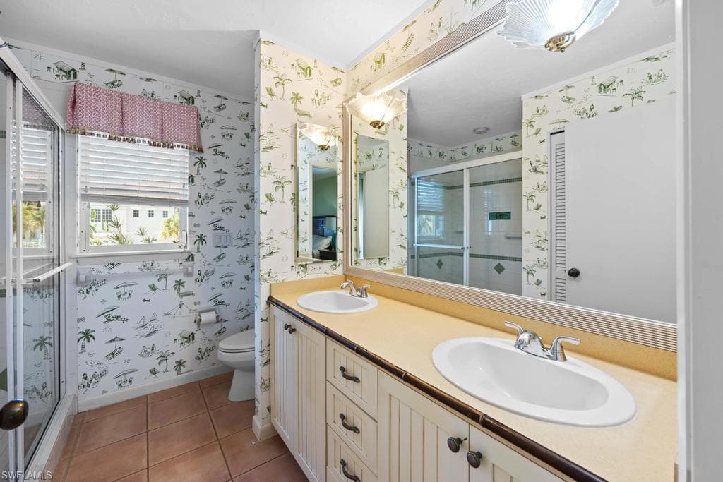 702 Pyrula AVE, SANIBEL FL 33957-19