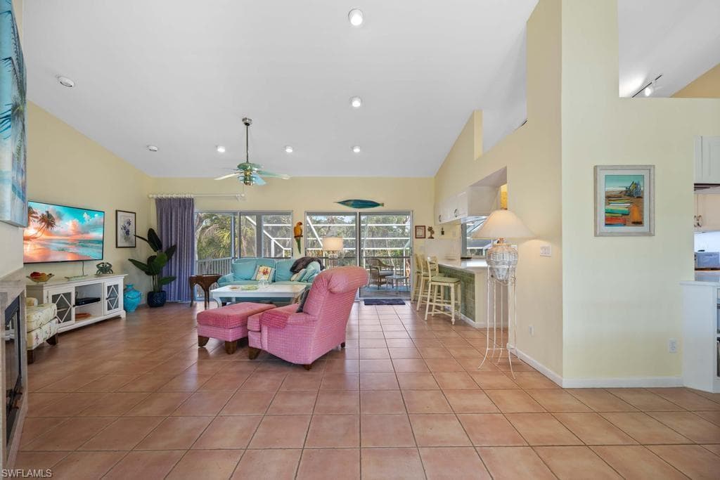 702 Pyrula AVE, SANIBEL FL 33957-8
