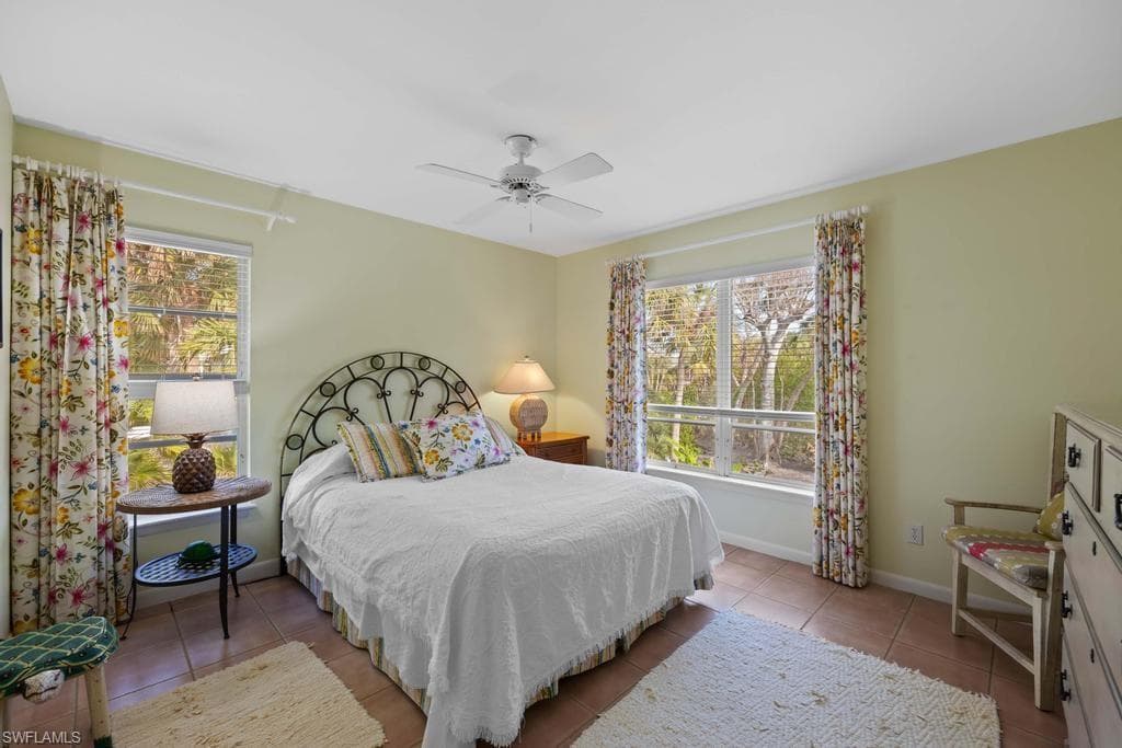 702 Pyrula AVE, SANIBEL FL 33957-23